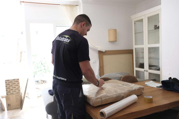 Como embalar muebles para una mudanza