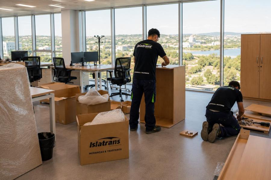 Islatrans realiza el traslado de una oficina de 40 empleados en M&aacute;laga